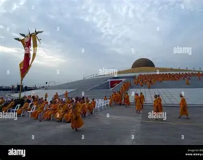 Some of the 4.000 monks at Wat Dhammakaya.